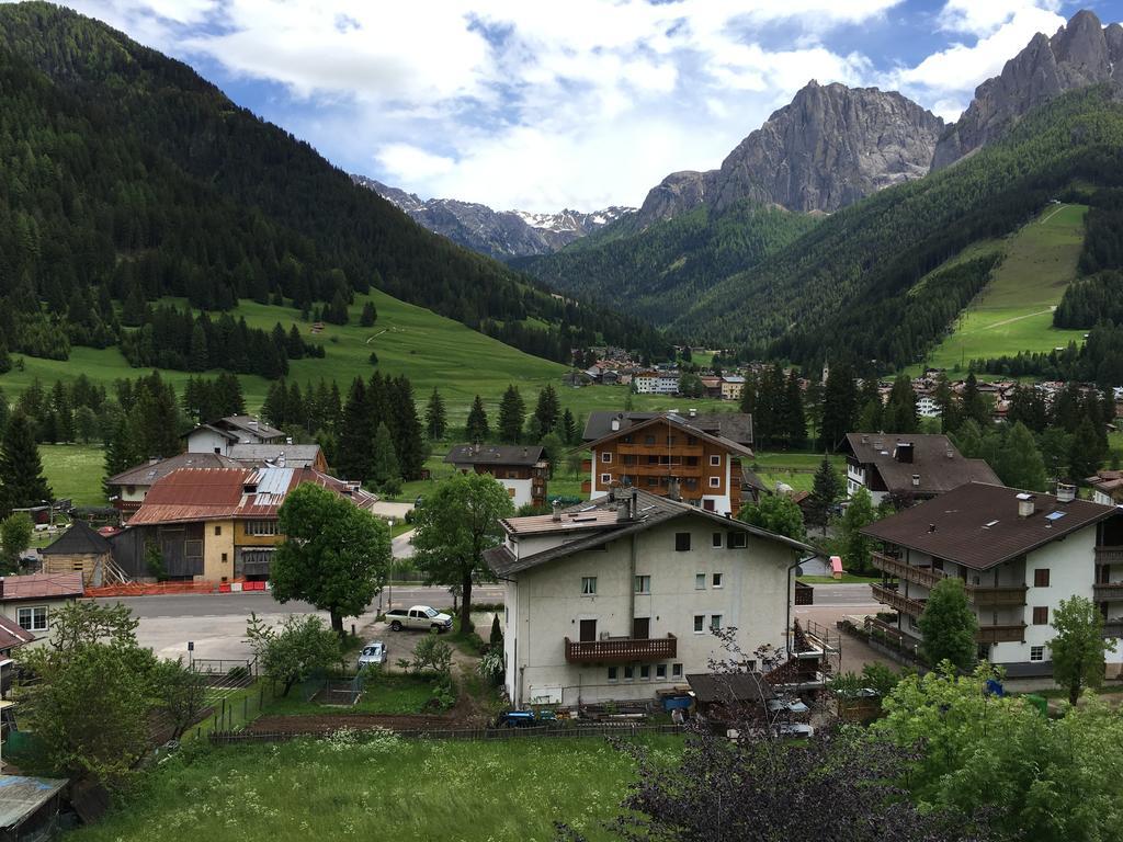 Ciasa Sot Croze Apartamento Pozza di Fassa Exterior foto